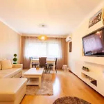 Hibiscos - Minho's Guest