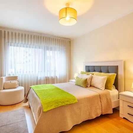 Hibiscos - Minho's Guest *