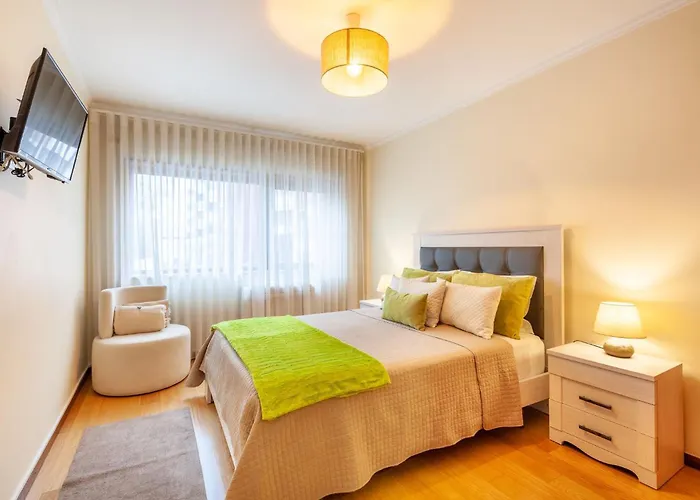 Hibiscos - Minho's Guest *